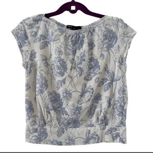 GapKids Cream Top with Light Blue Floral Print with Cap Sleeves size S (6-7)
